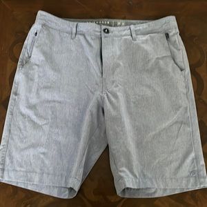 Mens light blue golf shorts. 7 diamonds. Size 36. I great condition